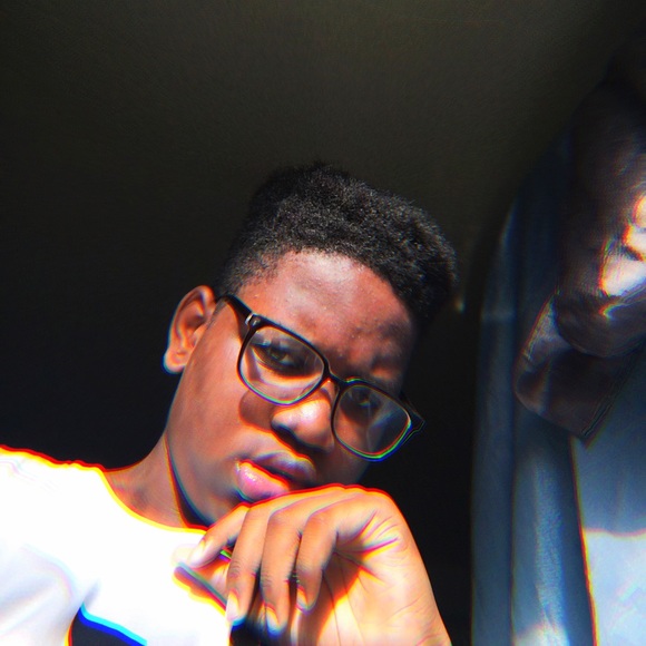 Profile Picture of Lamar Francis (@lamaarrr) on Poshmark