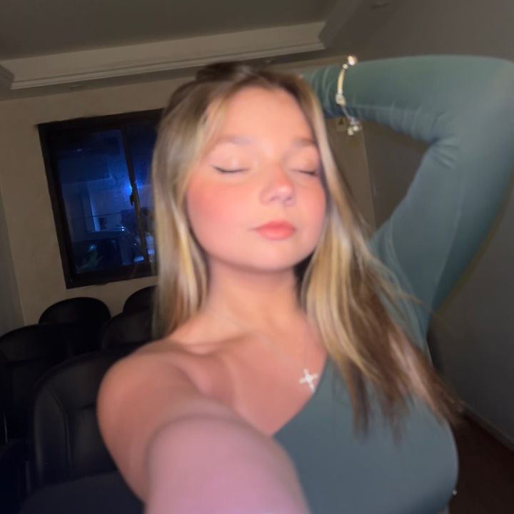 Profile Picture of Cléo Faria (@cleofaria.oficial) on Tiktok