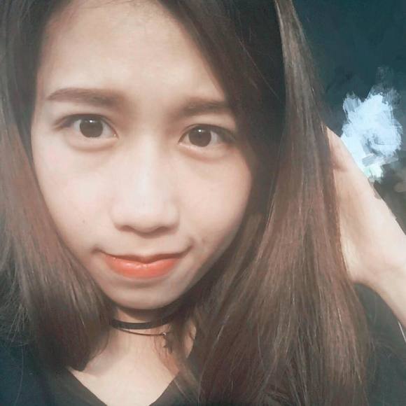 Profile Picture of Xiaohui Chen (@irischennn) on Poshmark