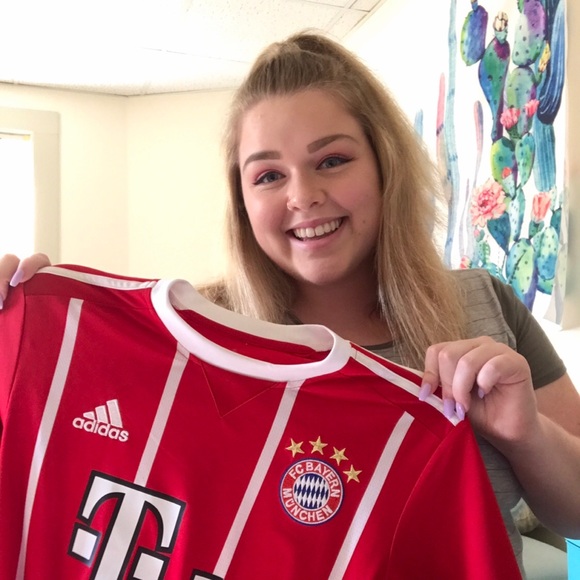 Profile Picture of Lindsey Callan (@authjerseys4u) on Poshmark