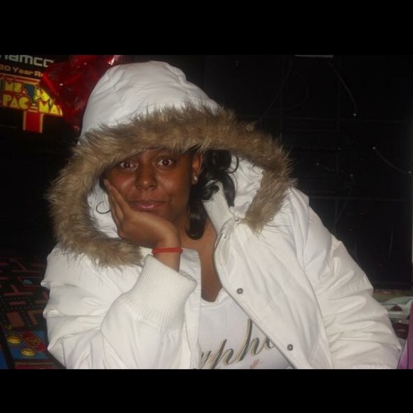 Profile Picture of Britney Wolf (@britneyw86) on Poshmark