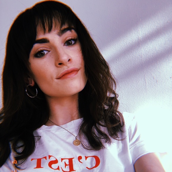 Profile Picture of Anna Travers (@actrav131) on Poshmark