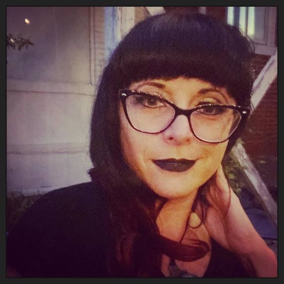 Profile Picture of Dawn Hurlburt (@ourlifebydesign) on Poshmark