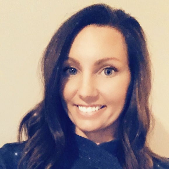 Profile Picture of Chelsi Hall (@chall615) on Poshmark