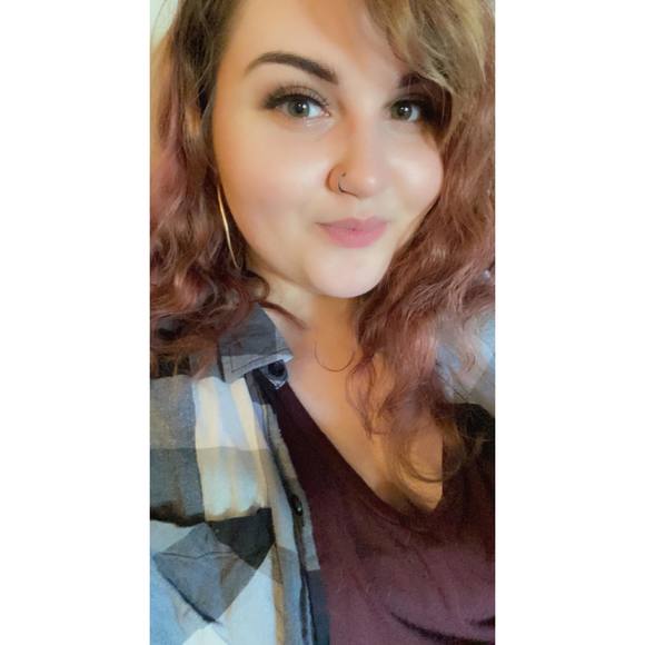 Profile Picture of Alysha Thomas (@alysha_thomas) on Poshmark