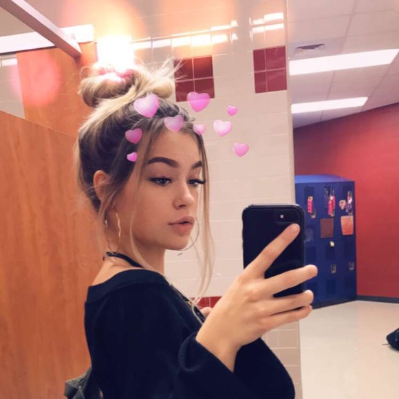 Profile Picture of Bailey Nugier (@bxileyx) on Poshmark