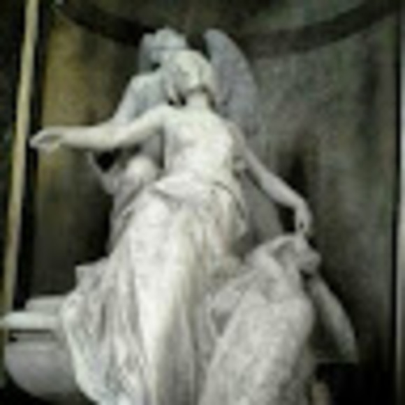 Profile Picture of Andreia Lucaciu (@andreialucaciu) on Poshmark