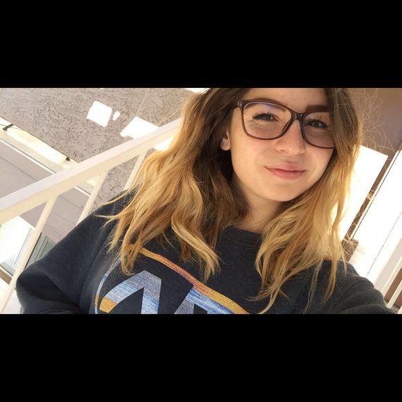 Profile Picture of Richelle Ainza (@richelleainza) on Poshmark