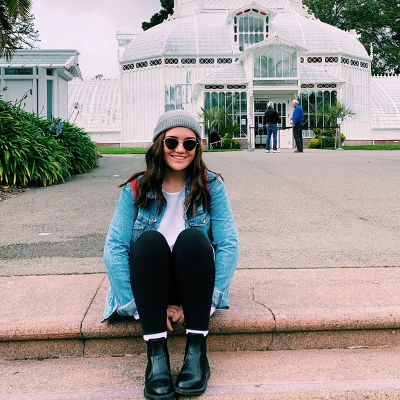 Profile Picture of Sarah Enterline (@sarahsstuff_) on Poshmark