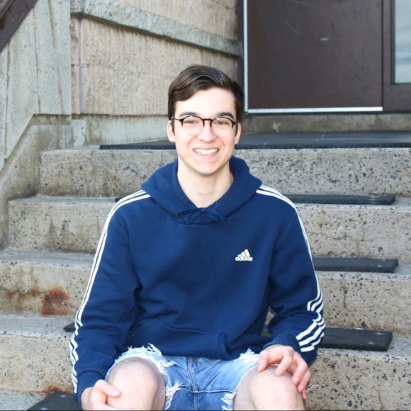 Profile Picture of William Rochette (@imwillywonka) on Poshmark