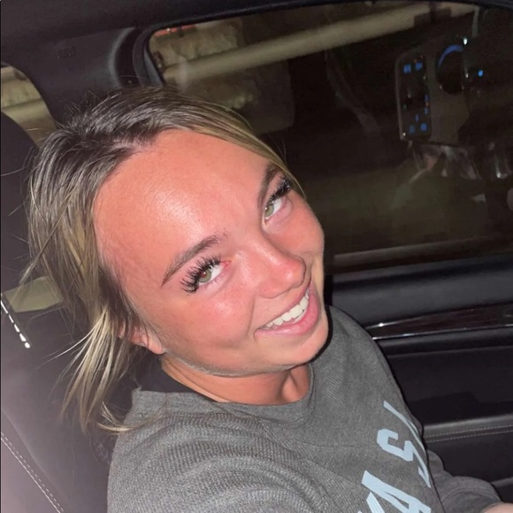 Profile Picture of Mackenzie Scott (@macklscott) on Poshmark