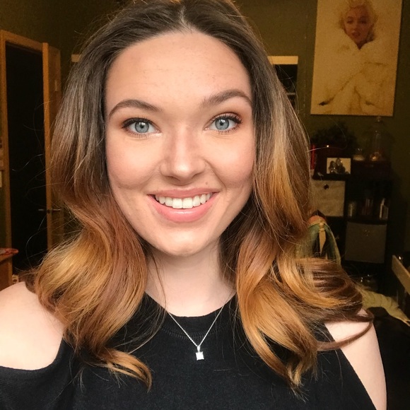 Profile Picture of Miranda Gable (@mirandad16) on Poshmark