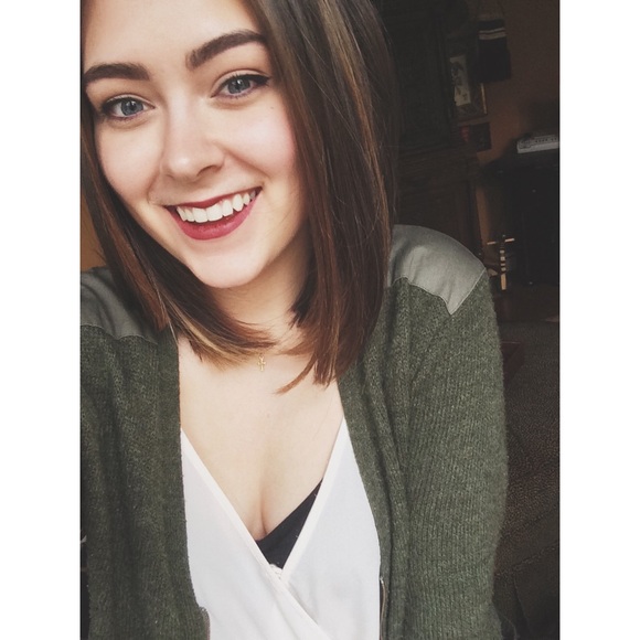 Profile Picture of Alex Scroggins (@alexscroggins) on Poshmark