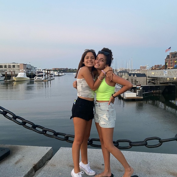 Profile Picture of Giovanna Scire (@giovannascire) on Poshmark