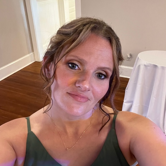 Profile Picture of Heather Sakell (@hsakell425) on Poshmark
