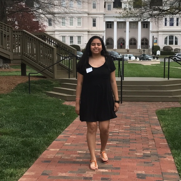 Profile Picture of Bibi Rebollar (@rebollarbibi) on Poshmark