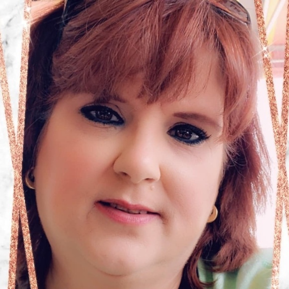 Profile Picture of Lisa Haines (@lisahaines21412) on Poshmark