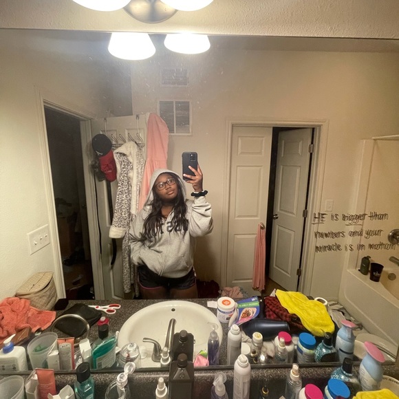 Profile Picture of Ayanna Rencher (@ayannarencher) on Poshmark