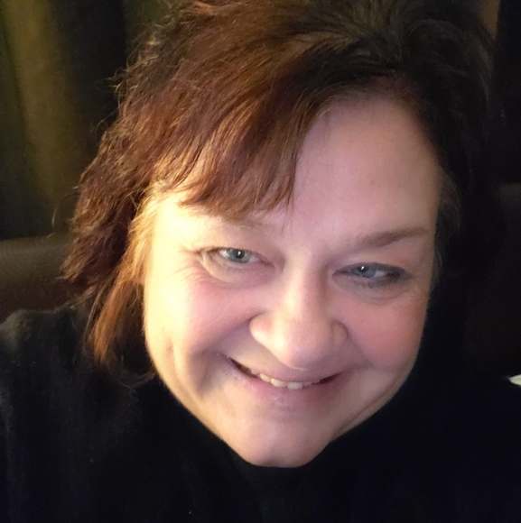 Profile Picture of Jenae Kvale (@jenaekvale) on Poshmark