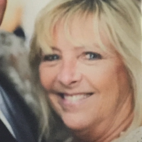 Profile Picture of Carole Loniewski (@lonici98) on Poshmark