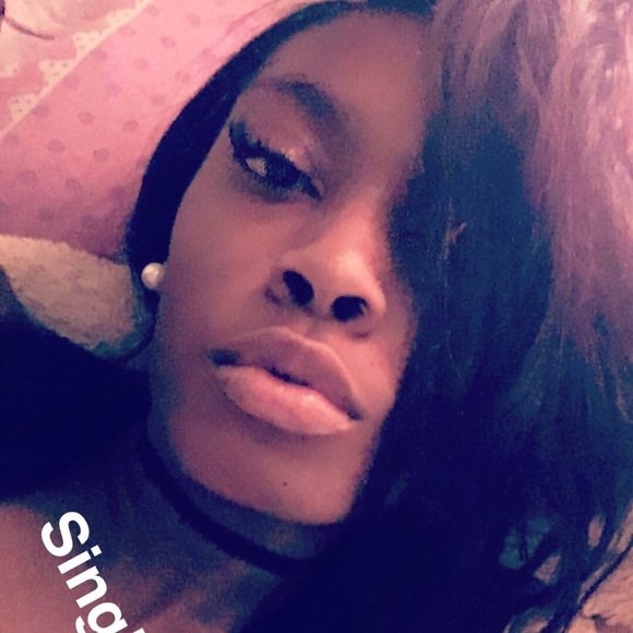 Andrea Andrea - Poshmark Profile Picture of Andrea Andrea (@blubbles311) on Poshmark