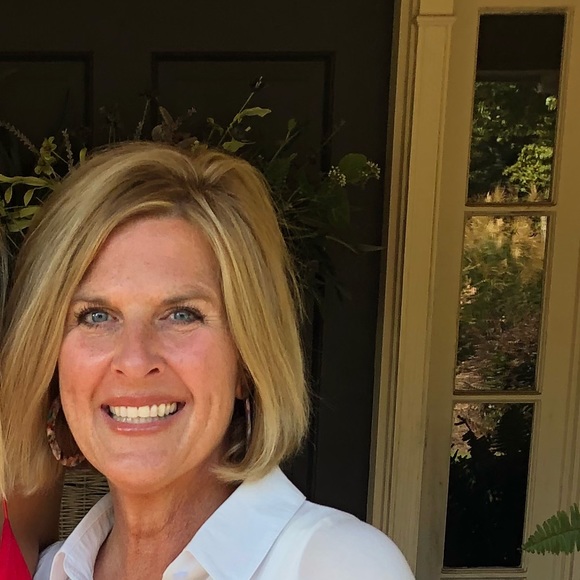 Profile Picture of Shannon Pannek (@shannonpannek) on Poshmark