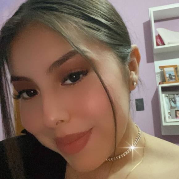 Profile Picture of Daniela Bonilla (@danielabonil694) on Poshmark