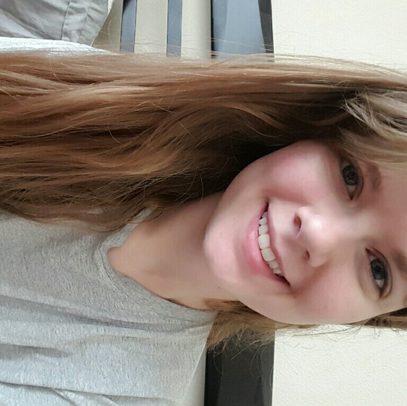 Profile Picture of Kristina Settle (@kristinasettle) on Poshmark