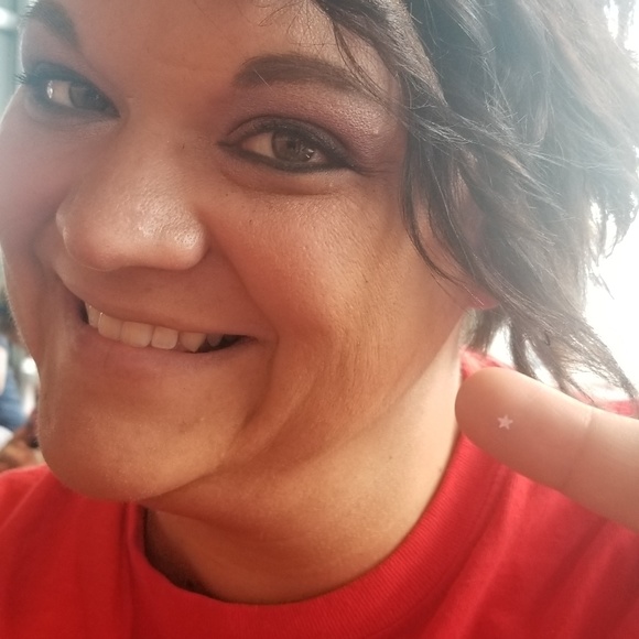 Profile Picture of Trudy Honeycutt (@trudyhoneycutt) on Poshmark