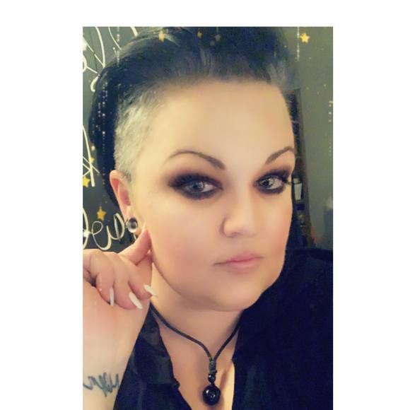 Profile Picture of Michaelann Holtzclaw (@michaelann1012) on Poshmark