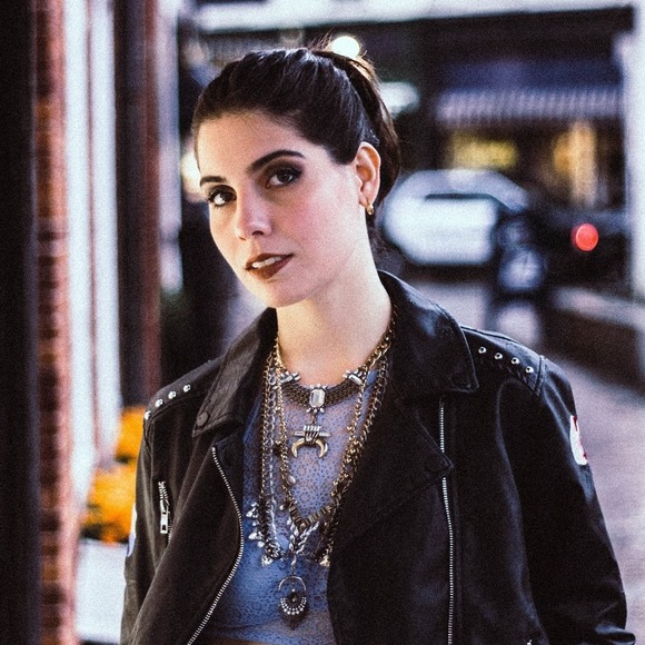 Profile Picture of Lu Quercia (@luquercia) on Poshmark