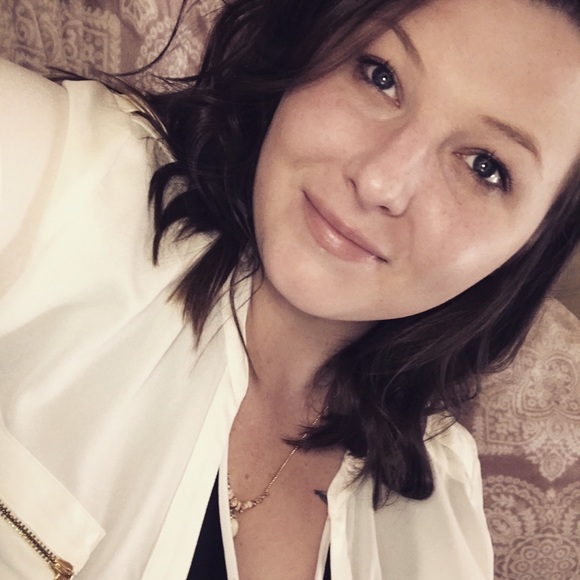 Profile Picture of Cheyanne Weaver (@cheyanne_weaver) on Poshmark