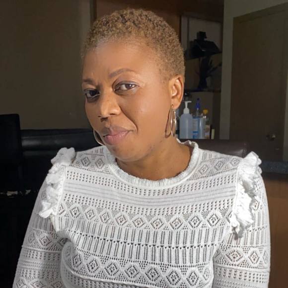 Profile Picture of Aderonke Adeoye (@aderonkeadeoye) on Poshmark