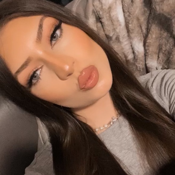 Profile Picture of Miranda Cramer (@mirandacramer4) on Poshmark