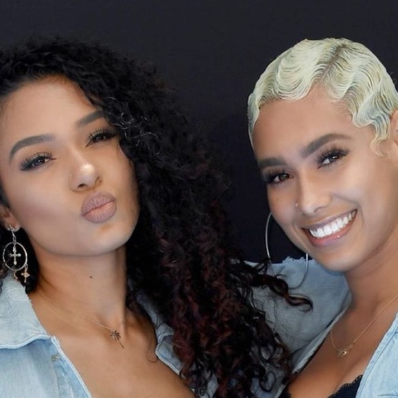 Profile Picture of Mausa Meshak (@mausaco) on Poshmark