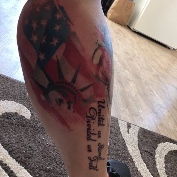 Profile Picture of Dayna Thiesing (@megadayna) on Poshmark