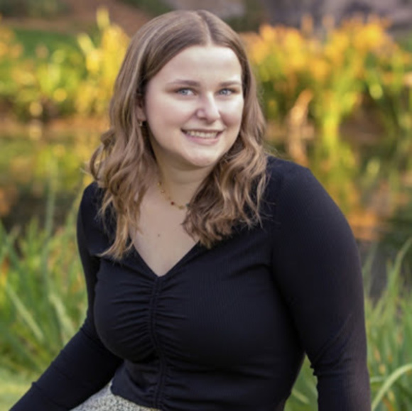 Profile Picture of Meredith Stapleton (@meredithstaplet) on Poshmark