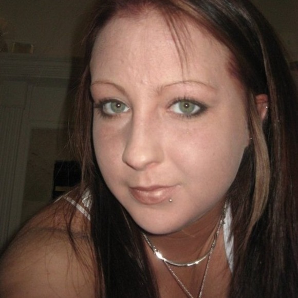 Profile Picture of Erin Droguett (@erinbdroguett) on Poshmark