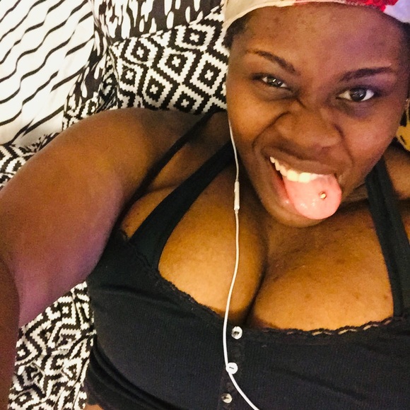 Profile Picture of Chinwe Okike (@chinwe310) on Poshmark