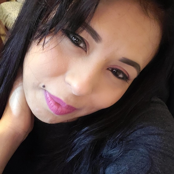 Profile Picture of Isalia Suazo (@suazodenia689) on Poshmark