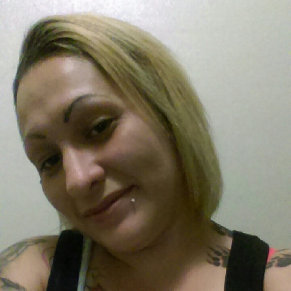 Profile Picture of Gloria Olvera (@gloria1113) on Poshmark