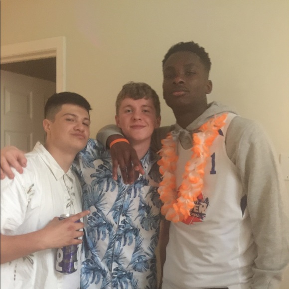 Profile Picture of Steven Valadez (@stevenvaladez15) on Poshmark