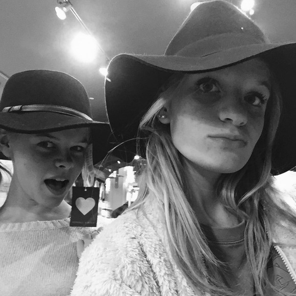 Profile Picture of Sydney Kocks (@sydneykocks) on Poshmark