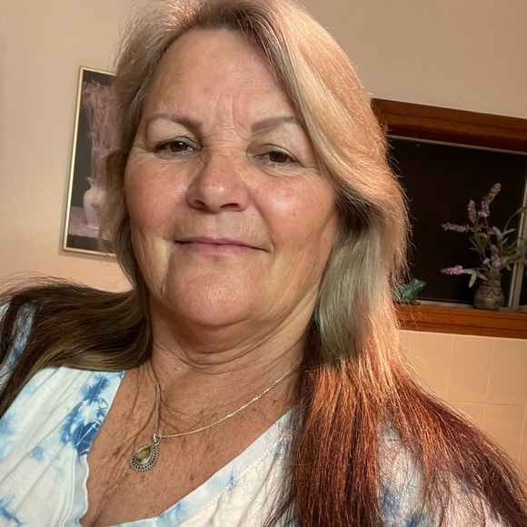 Profile Picture of Corina Candow (@corinacan) on Poshmark