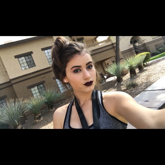 Profile Picture of Isabelle Watson (@isabelle4002) on Poshmark