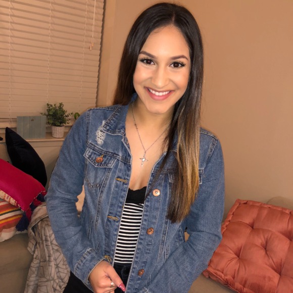 Profile Picture of Raquel Longoria (@raquel_longoria) on Poshmark