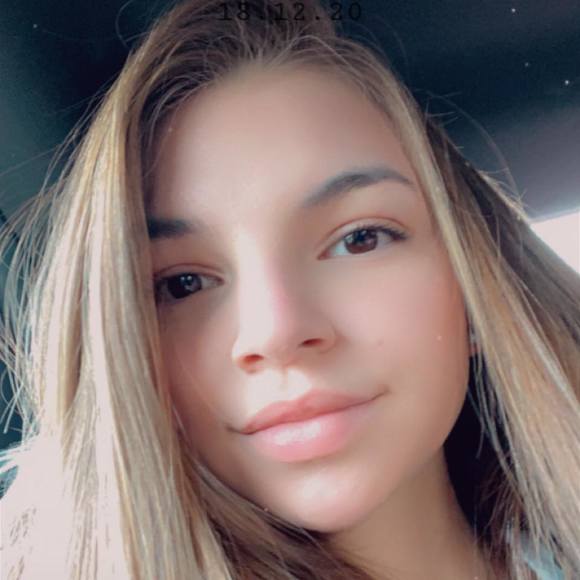 Profile Picture of Emma Pipes (@emmagracep8) on Poshmark