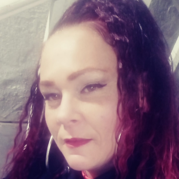 Profile Picture of Melissa Biesecker (@sxysunshine81) on Poshmark