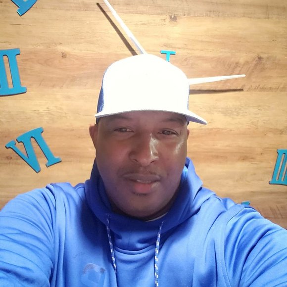 Profile Picture of Derrick Seastrunk (@dseastrunk) on Poshmark