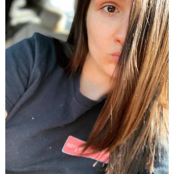Profile Picture of Renee Barrett (@xdevilcakesx) on Poshmark